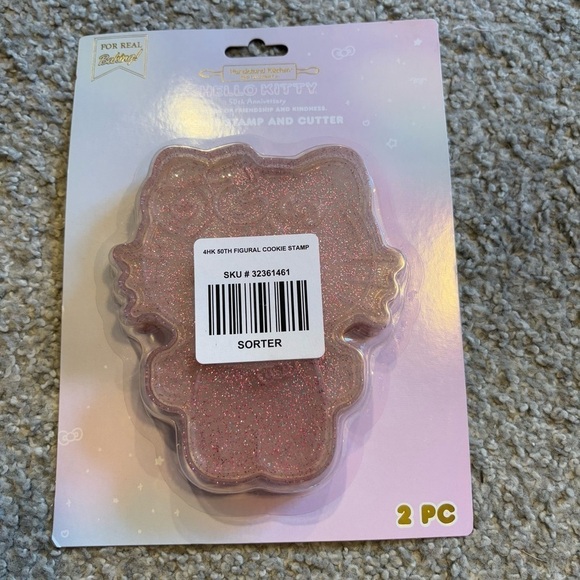 Hello Kitty Sandwich Shape Cookie Cutter NEW Pink - Picture 2 of 3